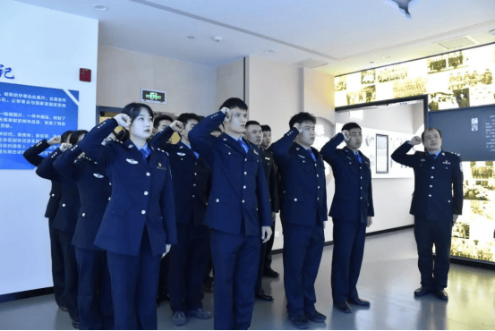 皇冠信用盘开户
_苏州民警严方：840余万枚指纹、9000余起案件皇冠信用盘开户
，他在方寸间寻找真相