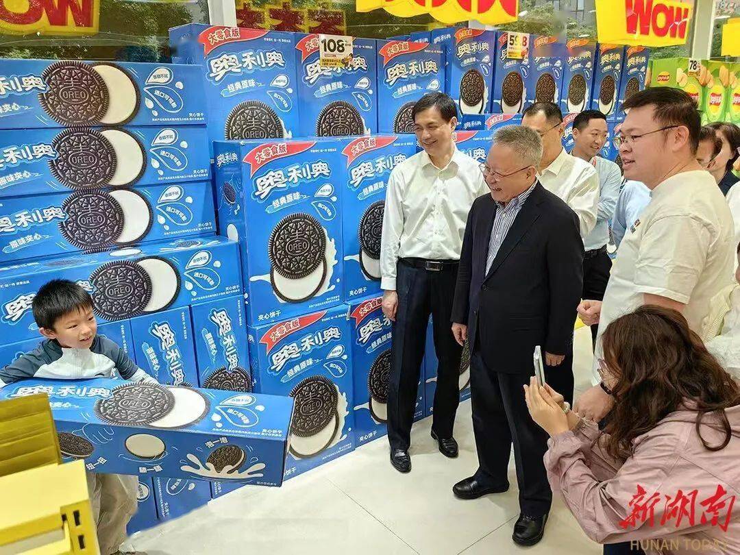 welcome皇冠注册
_湖南省委书记长沙调研新消费welcome皇冠注册
，走进脱口秀剧场、茶饮零食企业……