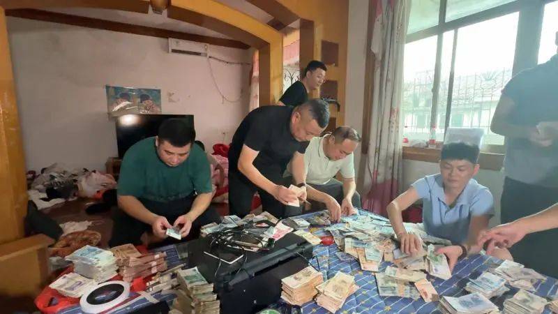 皇冠信用網会员开户
_冲上热搜！夫妻家中印制假币被抓皇冠信用網会员开户
，每天印多少花多少，小心防范！