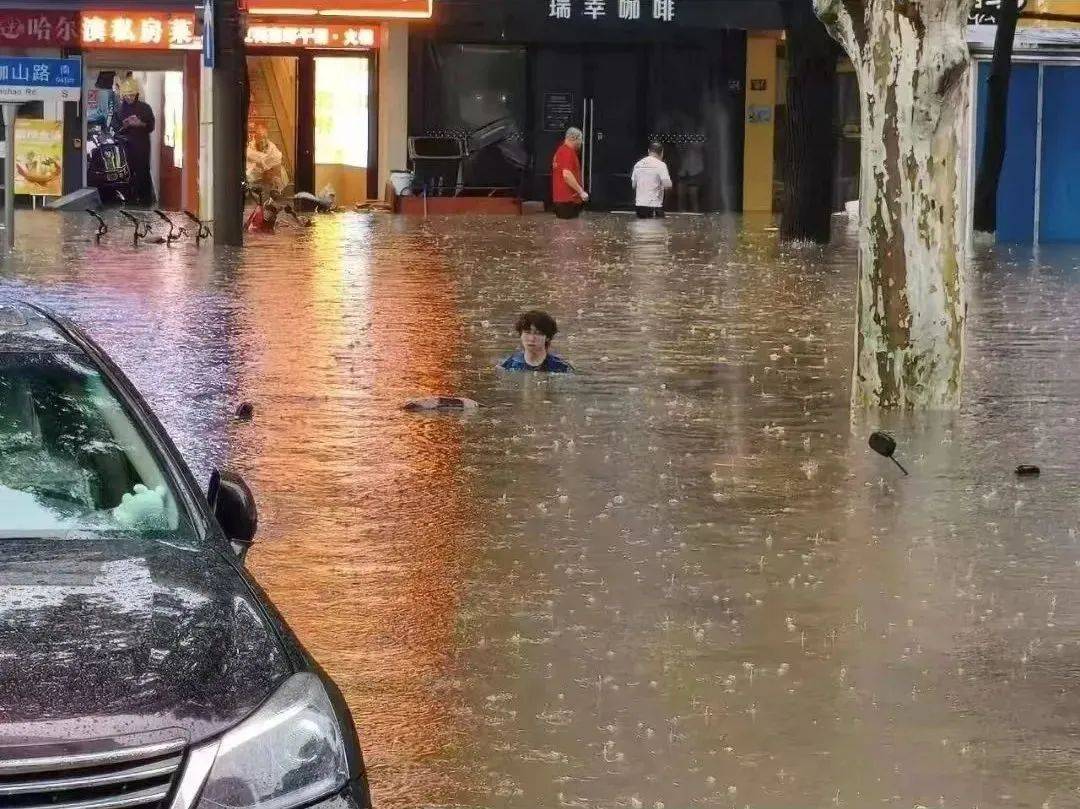 皇冠信用网怎么代理
_武汉发布暴雨临灾警报皇冠信用网怎么代理
！武大校门被淹一米深