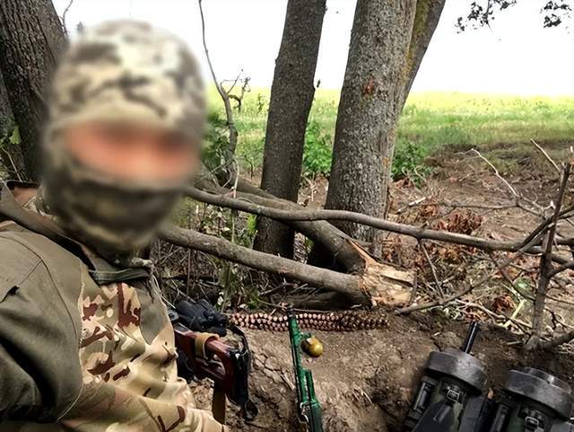 皇冠信用网会员开户申请_离谱皇冠信用网会员开户申请!俄罗斯把日本雇佣兵俘虏关笼子里游街示众?和中国有关系?