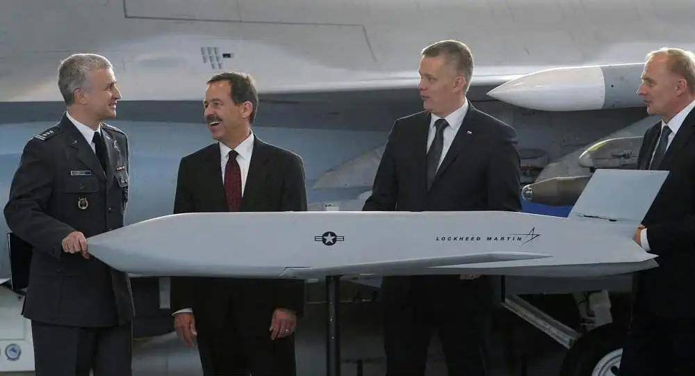 皇冠信用网足球代理_战斧导弹送到乌克兰那一天皇冠信用网足球代理，就是和普京决裂的时刻，美俄之间再无余地可退