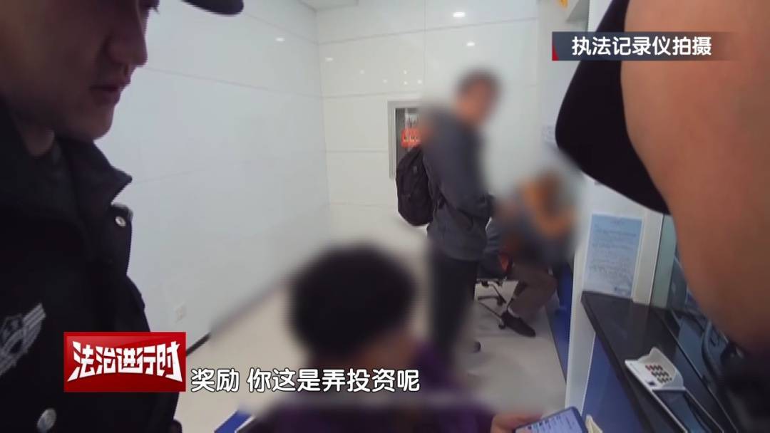 足球平台招代理
_大妈对北京警察说：枪毙我都不怕足球平台招代理
！北京警察：我们是来救你的！