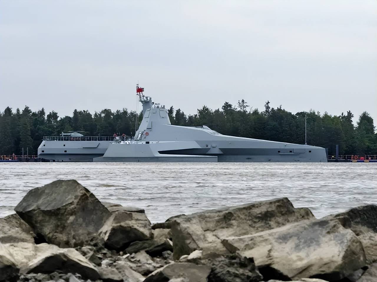 足球信用盘出租代理
_舰长65米足球信用盘出租代理
，搭载48个垂发！美媒：中国海军“半潜式武库舰”亮相！