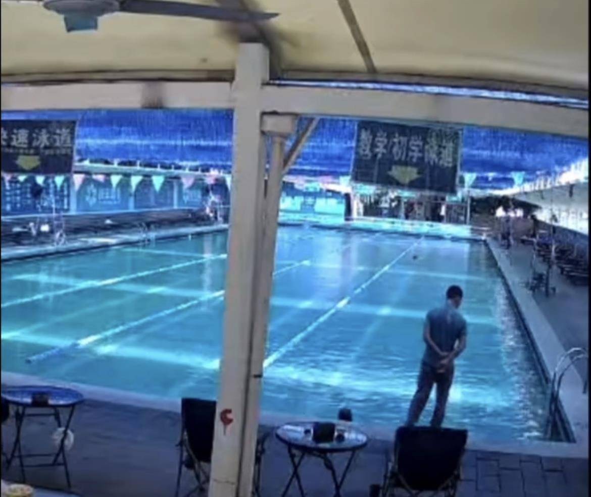 皇冠信用网注册
_厦门一男子在室内游泳池溺水身亡皇冠信用网注册
,家属:沉水近30分钟没有人施救