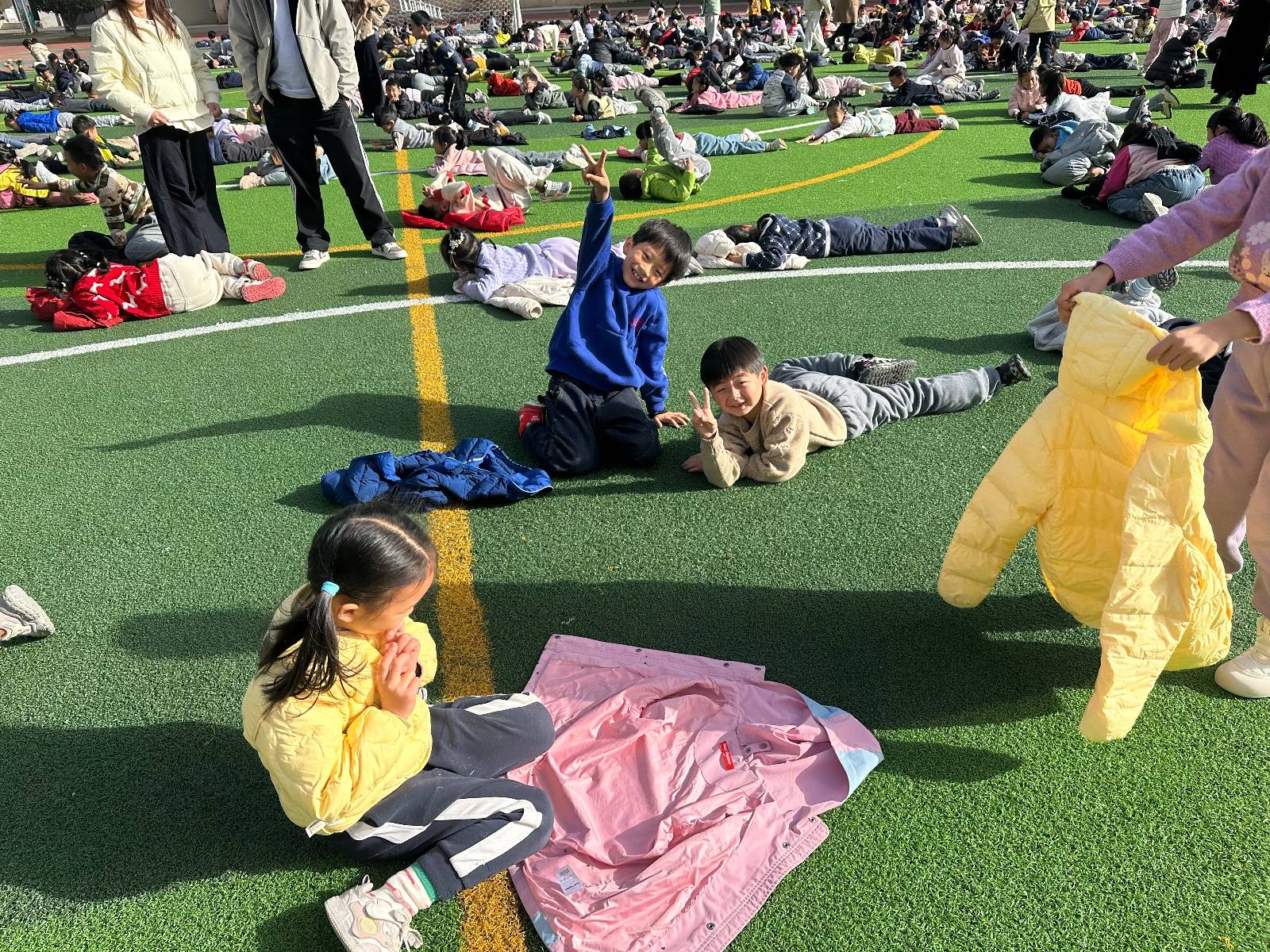 皇冠信用盘登2代理
_武汉一学校大课间秒变大型“晒娃”现场皇冠信用盘登2代理
,1700名学生乐得在操场上打滚,乐在其中