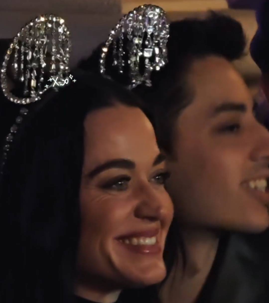 体育皇冠信用网
_知名女歌手在上海迪士尼被偶遇体育皇冠信用网
，见证求婚！“一时不知道谁更幸福”