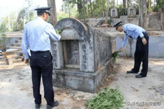 皇冠足球平台代理申请
_中国警察向昆明劫匪下跪皇冠足球平台代理申请
，这一跪，跪出多少人的眼泪