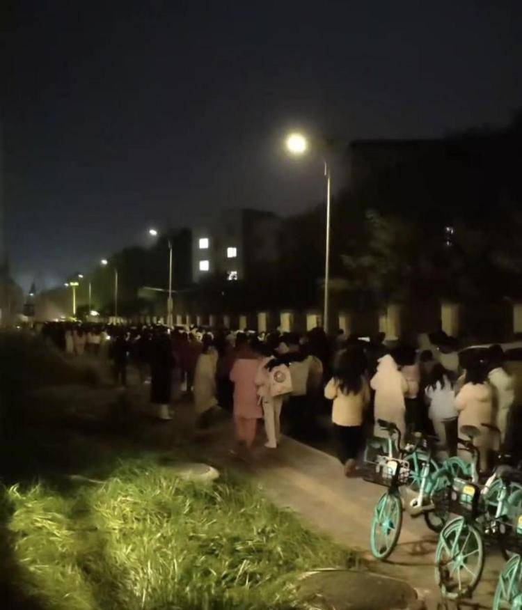 皇冠信用代理出租
_贵州医科大学多名学生半夜被疏散皇冠信用代理出租
，校方：宿舍楼出现燃气泄漏