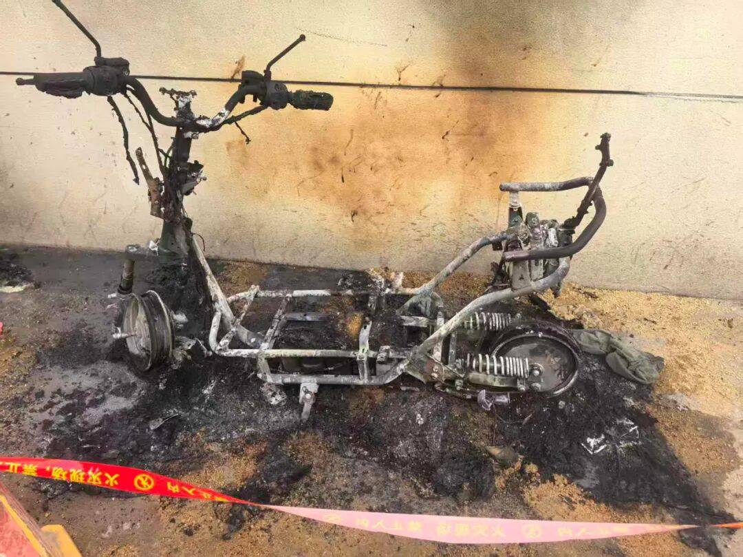 皇冠会员网址
_集中曝光皇冠会员网址
!郑州市2025年11月共发生13起电动自行车火灾!