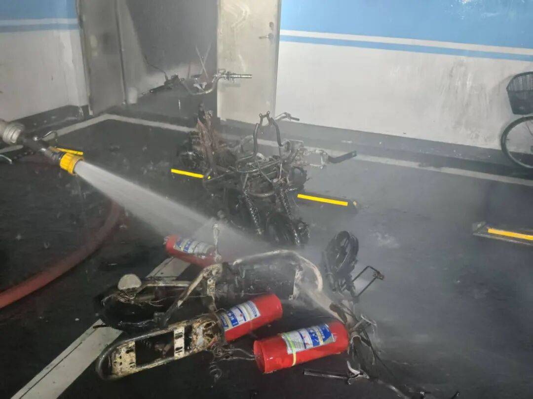 皇冠会员网址
_集中曝光皇冠会员网址
!郑州市2025年11月共发生13起电动自行车火灾!