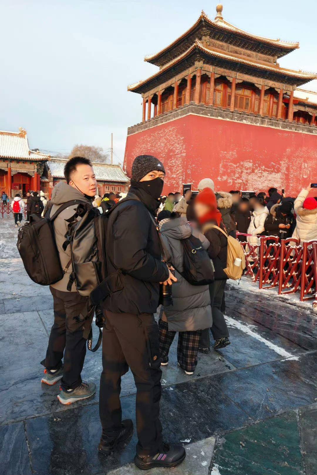 皇冠信用网注册开户
_北京初雪后多位路人在故宫偶遇李现皇冠信用网注册开户
,他手里拿着相机,网友:期待他更新故宫雪景照片