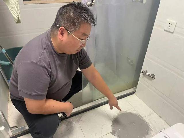 怎么弄皇冠信用
_“每天回家我都想吐!”整整3年怎么弄皇冠信用
,因顶楼住户一个操作,广东一小区整栋楼业主直呼“苦不堪言”,多方回应