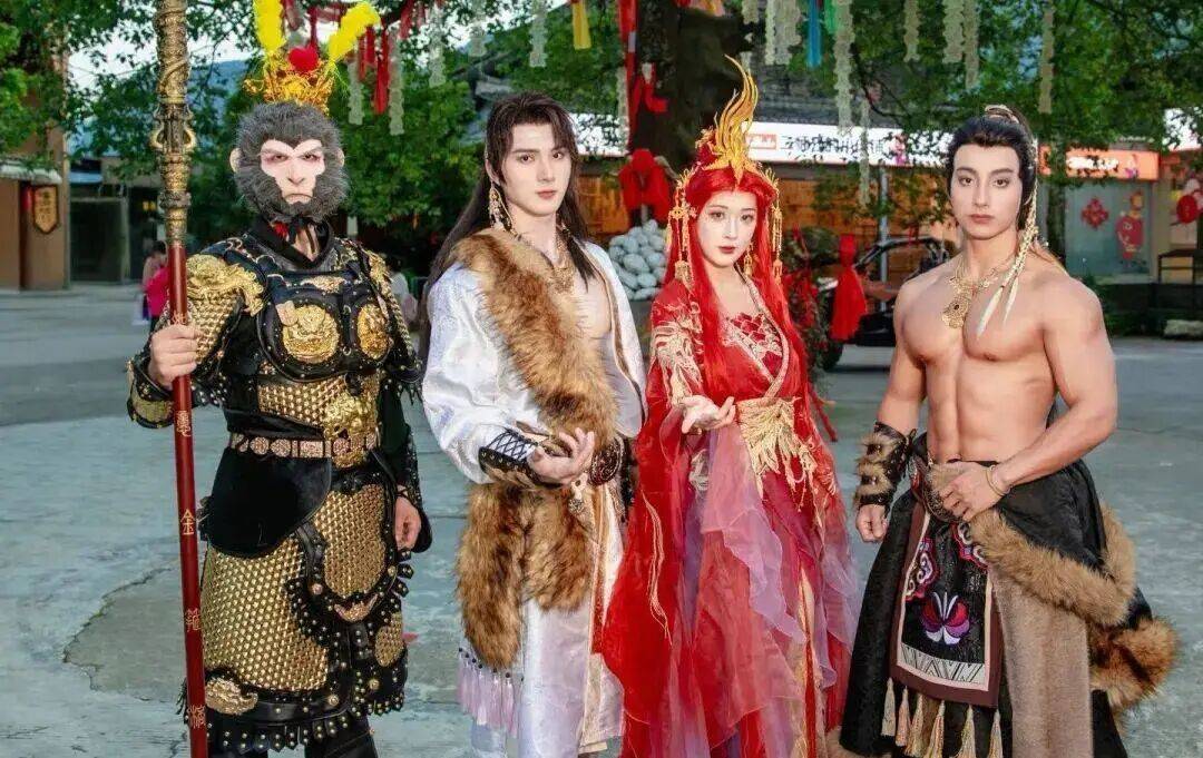 威斯汉姆 vs 女王公园巡游者_景区5万月薪招185腹肌帅哥陪滑官？相关负责人：属实威斯汉姆 vs 女王公园巡游者，竞争激烈