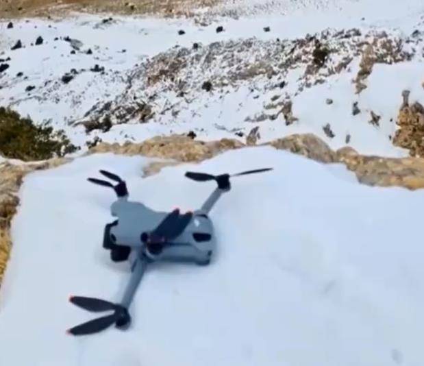 皇冠登2代理_土耳其老鹰空中抓走无人机皇冠登2代理，带上山顶“玩自拍”