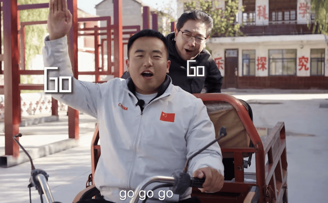 北昆士兰牛仔vs布裏斯班野马
_“蹭饭书记”卸任北昆士兰牛仔vs布裏斯班野马
,村民都哭了……