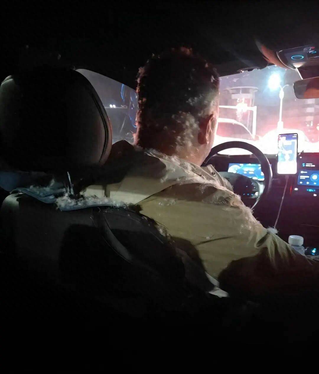 堪萨斯城体育会vs科罗拉多急流
_真“爆款”羽绒服堪萨斯城体育会vs科罗拉多急流
!男子坐网约车羽绒服突然“炸了”