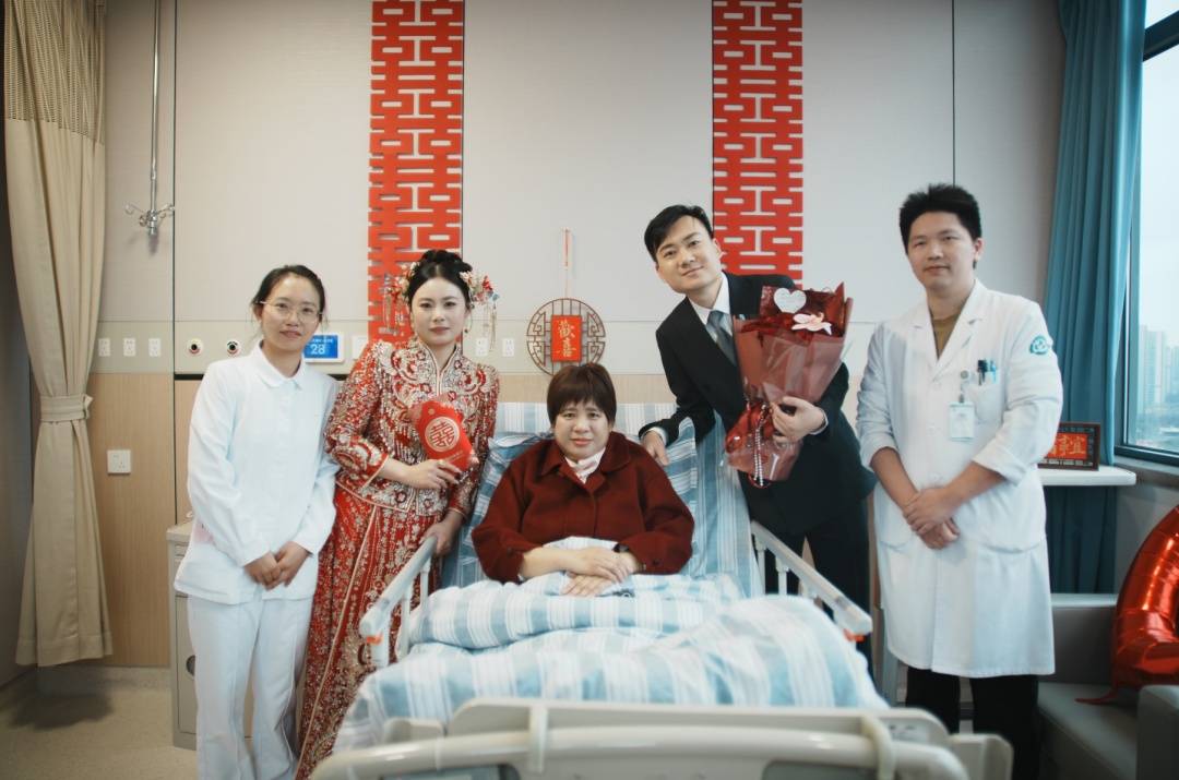 格里姆斯比vs曼联_杭州小夫妻新婚当天进了病房！这个“婚庆团队”格里姆斯比vs曼联，服了……