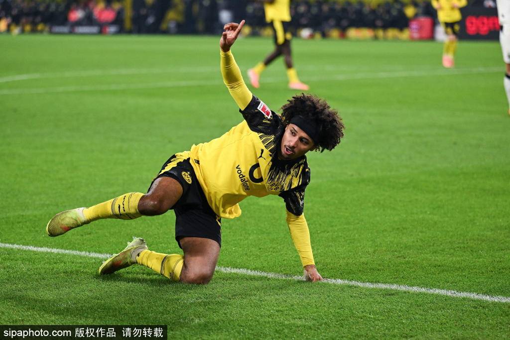 伊斯坦堡士邦vs马尼沙
_德国杯决赛:樊振东3-0完胜奥恰洛夫伊斯坦堡士邦vs马尼沙
,萨尔布吕肯大比分1-0领先背后的故事与战术分析