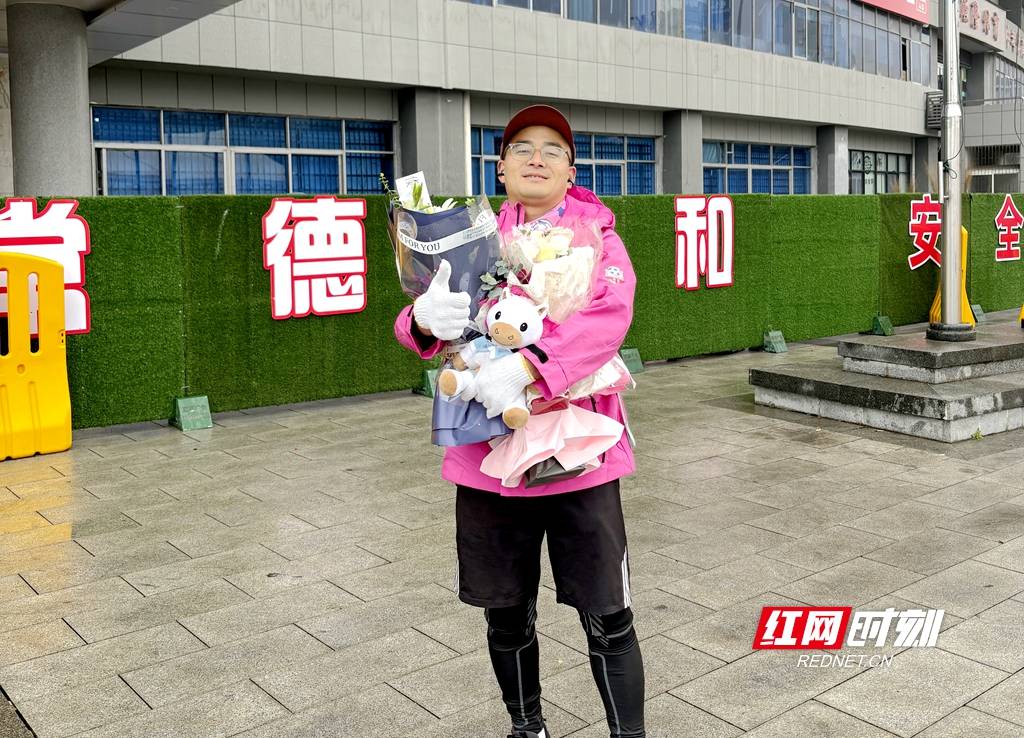 中国超级联赛
_两个湖南“蛮子”的湘超赌约:结果一人徒步300公里中国超级联赛
,一人徒步180公里