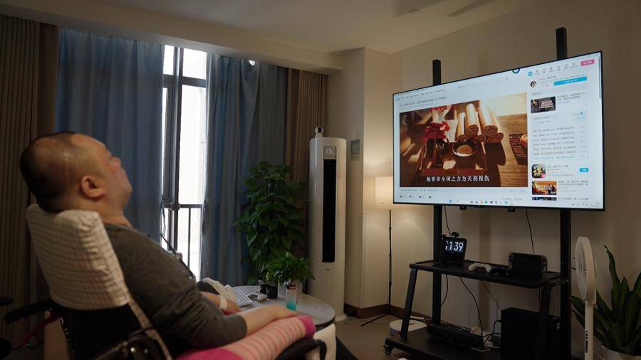 球会友谊赛
_上海一厅局级干部突然辞职球会友谊赛
,刚40岁出头!离开体制后,他比以前更忙了,全职创业究竟值吗?