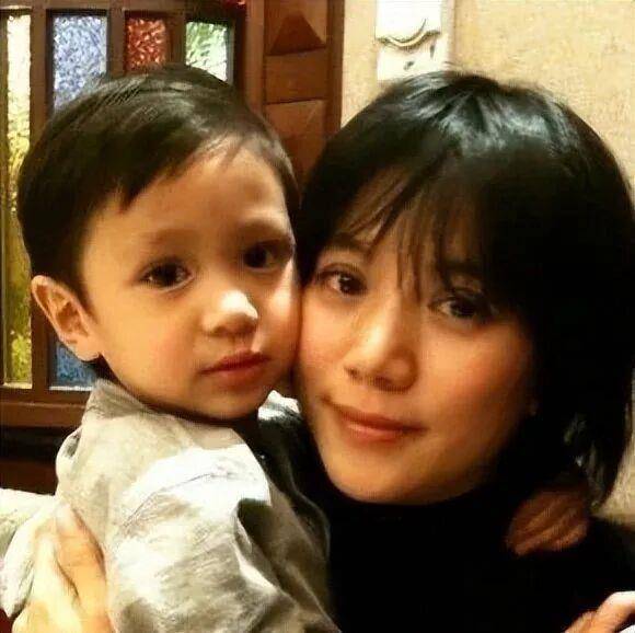 舒列夫 v 乌德勒支
_张智霖、袁咏仪的儿子在《歌手2025》实习时给陈楚生做过“光替”舒列夫 v 乌德勒支
,张智霖骄傲告诉陈楚生:儿子是学音乐的,乐器、创作、编曲都会,“比我厉害”