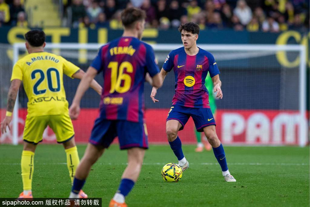 皇冠体育网
_德容成为历史第65位被罚下的国家德比球员皇冠体育网
,巴萨与皇马红牌之争背后的战术与情感