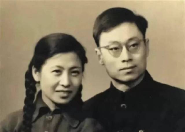 皇冠信用网开户
_首次公开皇冠信用网开户
!这是70多年前于敏的工资条