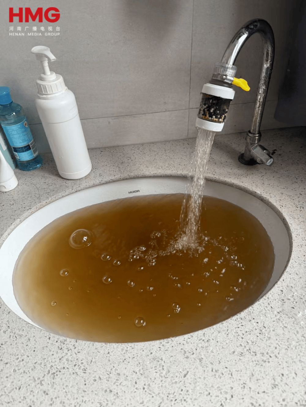 皇冠信用网庄家_生花生米黄曲霉毒素超标11倍皇冠信用网庄家,河南一高校食堂被市监局通报,学生无奈点外卖,离职员工:后勤公司代管食堂,人手不足;校方回应