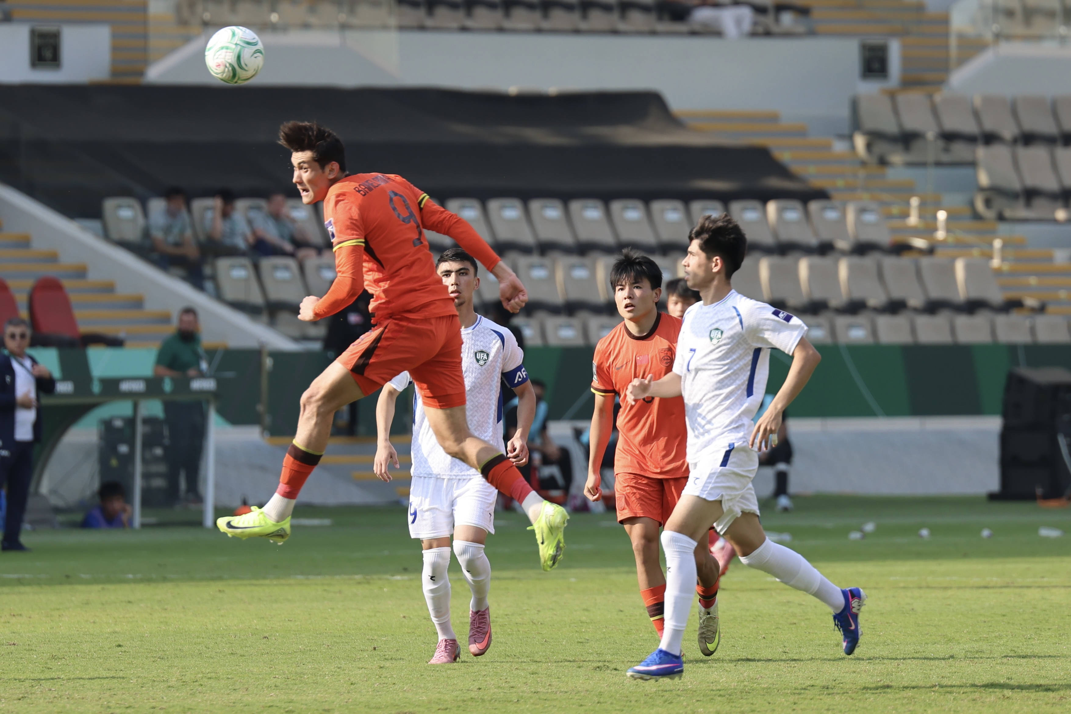 U23亚洲杯决赛中国vs日本
_亚足联:越南后卫范理德对拜合拉木暴力行为 停赛3场罚1000美元