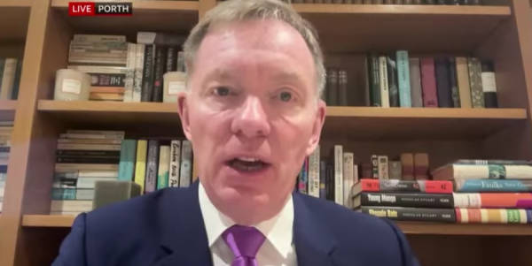 皇冠代理登1,2,3_英高官呛声特朗普：你错了皇冠代理登1,2,3，不和中国合作，那才是疯了呢