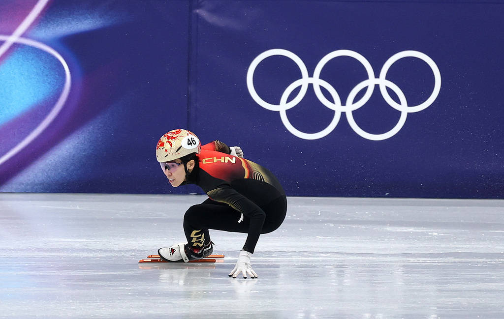 9球体育直播网_短道速滑女子500米1/4决赛 范可新晋级2将犯规被淘汰