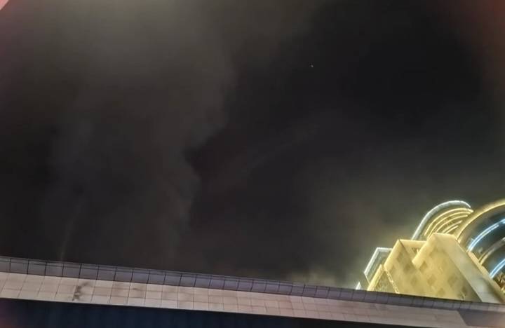 皇冠信用网出租_南京一商场晚上突发火灾皇冠信用网出租，看电影的观众紧急逃生，应急部门：火已扑灭，无人伤亡