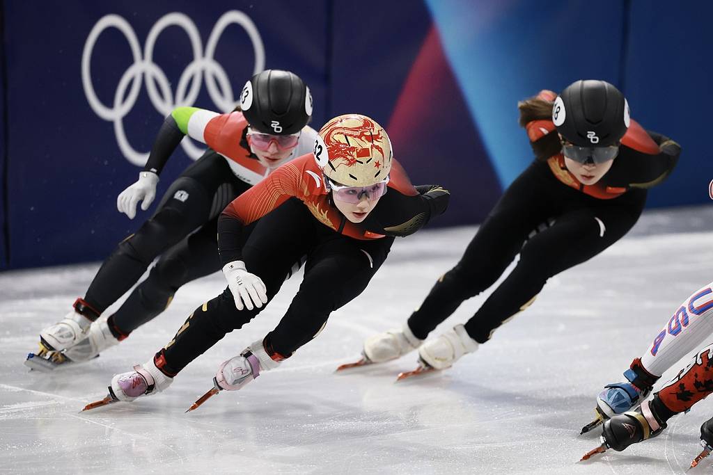 皇冠信用网申请条件_神剧情皇冠信用网申请条件！对手全部摔倒 杨静茹晋级女子1500米A组决赛