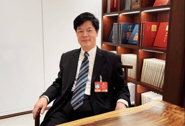 信用网皇冠申请注册
_人大代表郑功成:生育对女性直接影响巨大信用网皇冠申请注册
,建议建立“母亲养老金制度”,让育儿不影响退休待遇