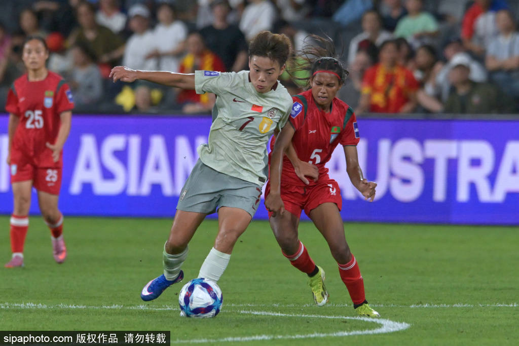 皇冠信用盘怎么开户_鲍亚雄第13分钟拖延开球时间皇冠信用盘怎么开户，被裁判出示黄牌警告背后的战术分析