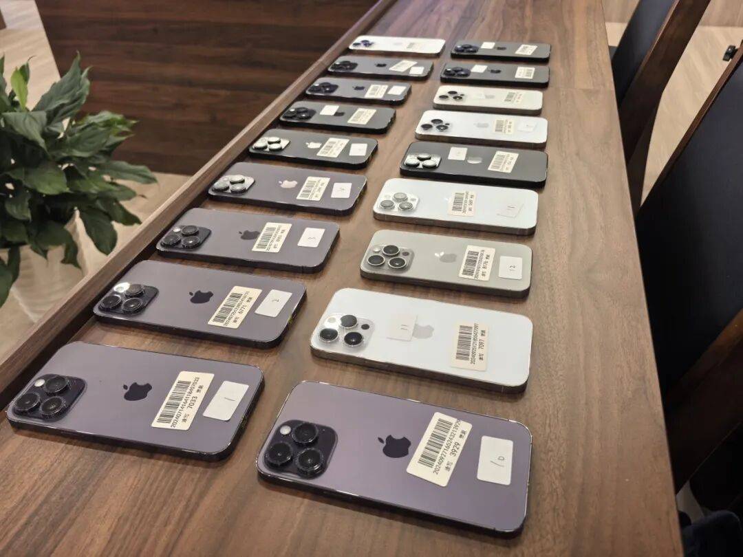 皇冠信用网出租足球_买了18部手机 部部开不了机皇冠信用网出租足球？只因他做了这件事……