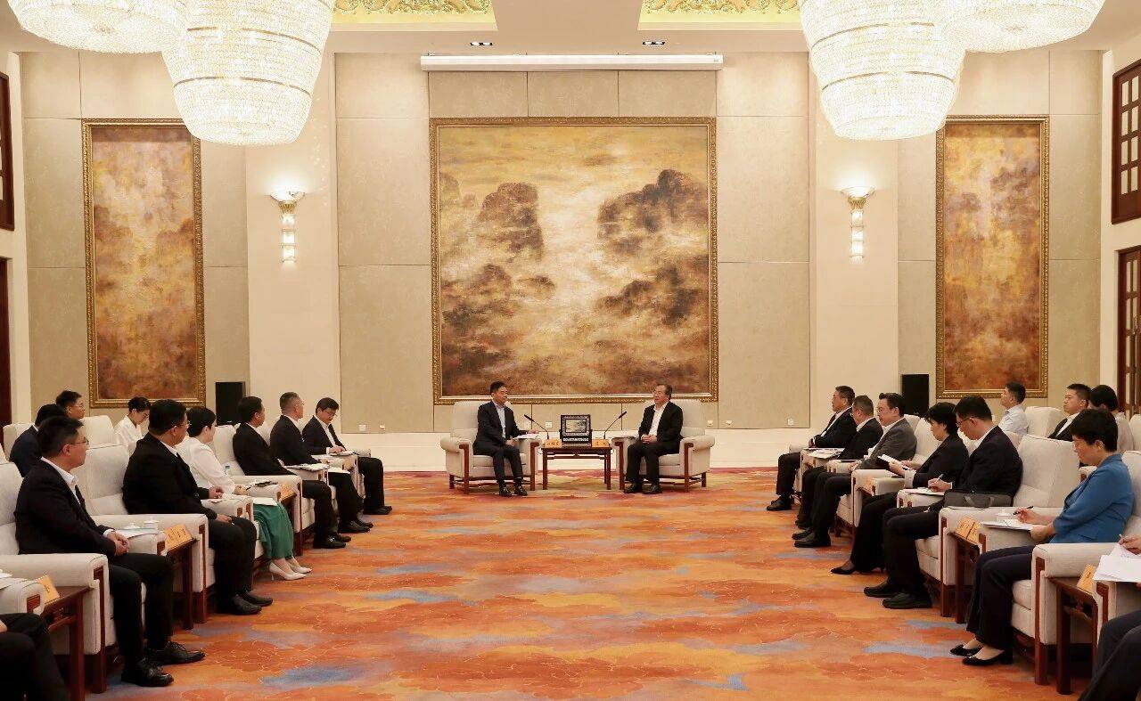 皇冠足球网_苏州市委书记、市长会见刘强东
